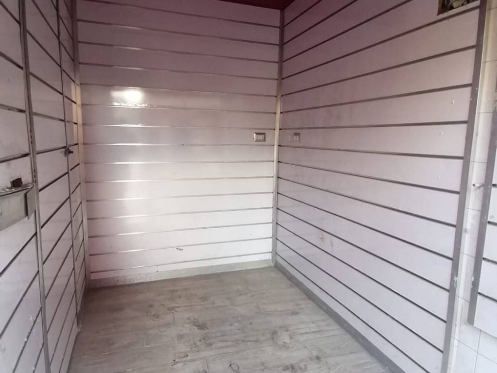 negozio in affitto a Napoli in zona Pianura