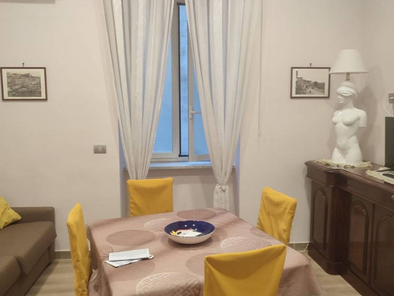 appartamento in affitto a Napoli in zona Chiaia