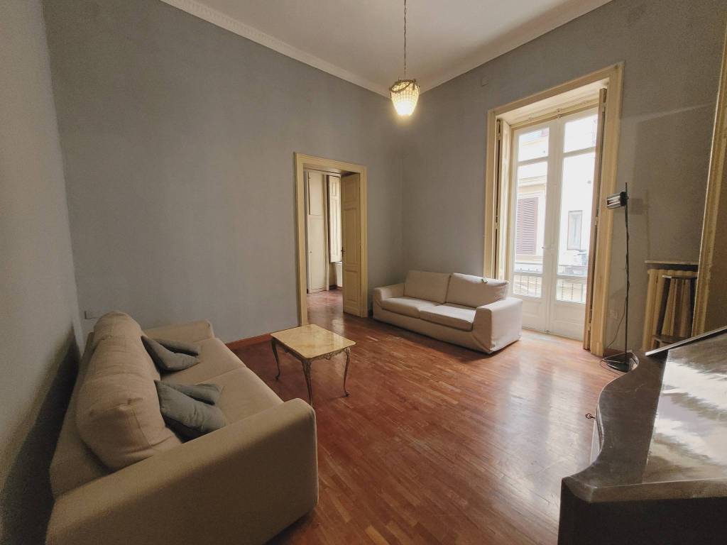 appartamento in affitto a Napoli in zona Chiaia