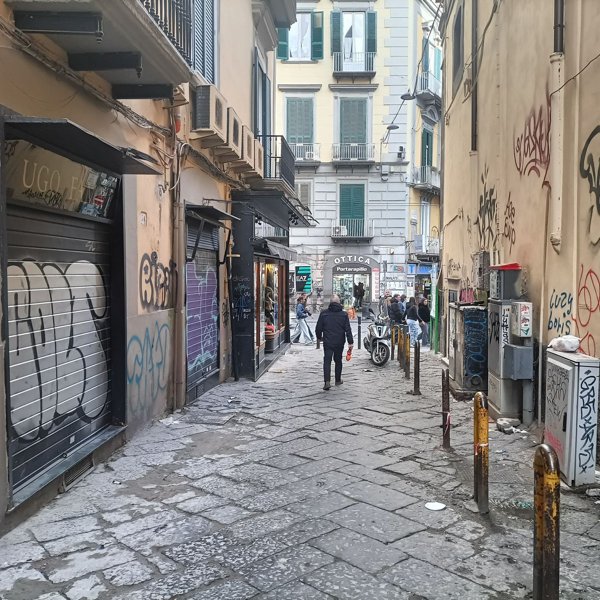 locale commerciale in affitto a Napoli
