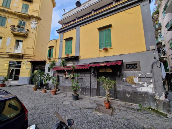 negozio in affitto a Napoli in zona San Ferdinando