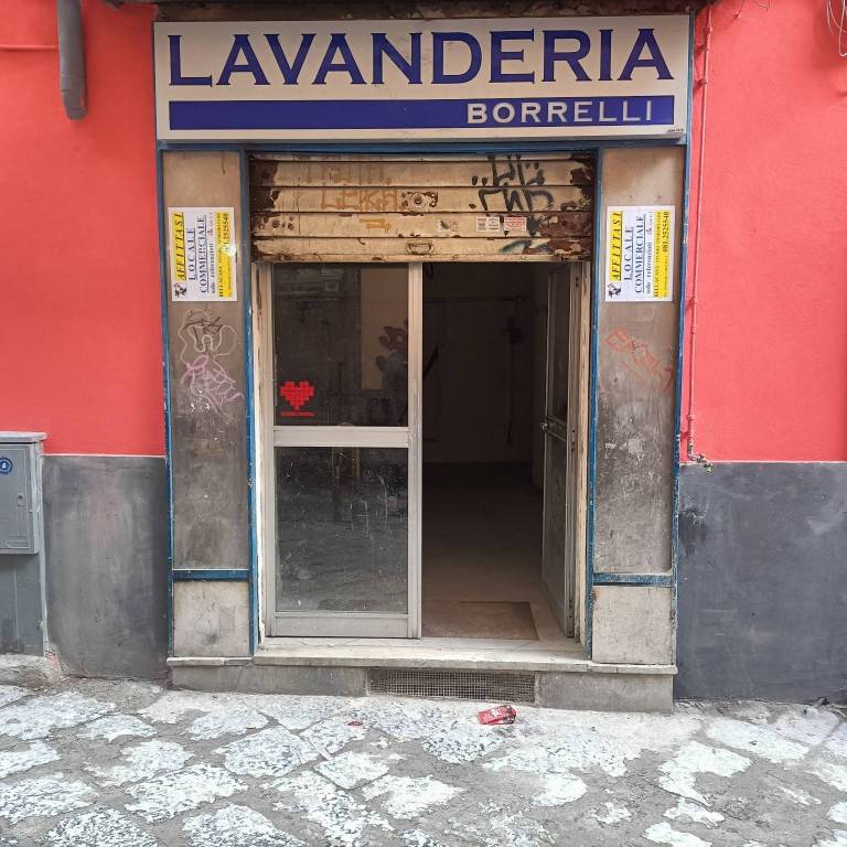 negozio in affitto a Napoli