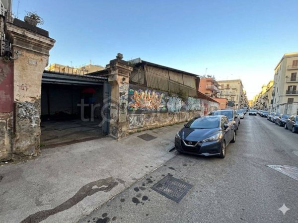 negozio in affitto a Napoli in zona Bagnoli