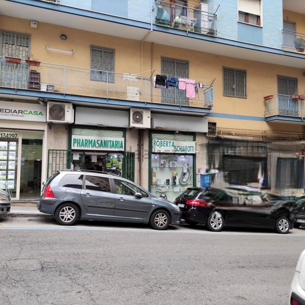 locale commerciale in affitto a Napoli