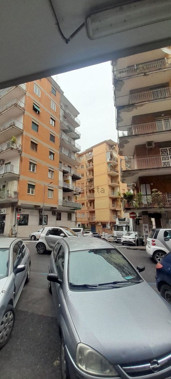 locale commerciale in affitto a Napoli in zona Vomero