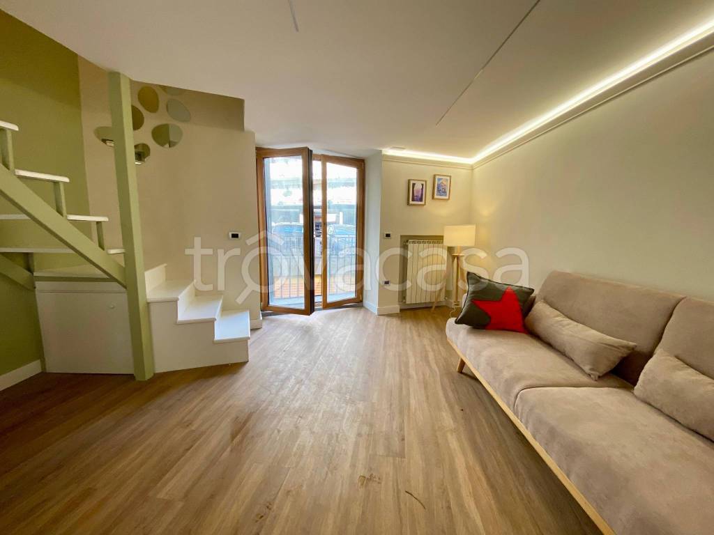 appartamento in affitto a Napoli in zona Chiaia