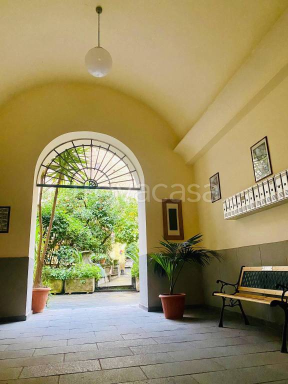 appartamento in affitto a Napoli in zona Chiaia