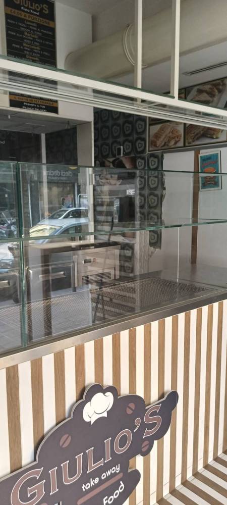 locale commerciale in affitto a Napoli in zona Vomero