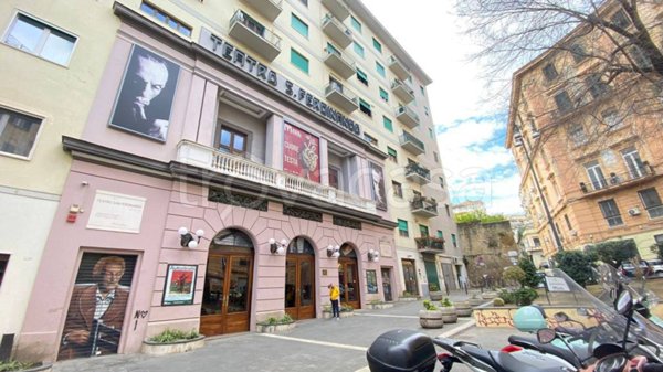 negozio in affitto a Napoli in zona San Ferdinando