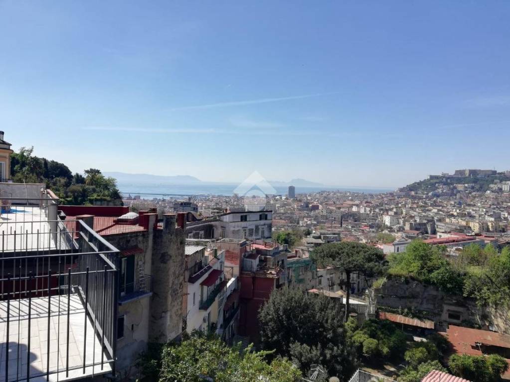 appartamento in affitto a Napoli in zona San Carlo all'Arena