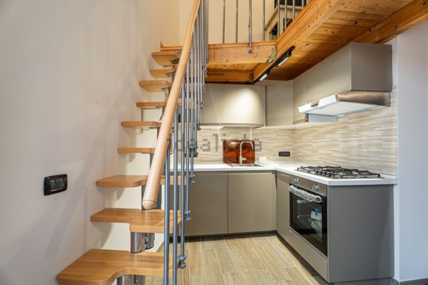 appartamento in affitto a Napoli in zona Stella