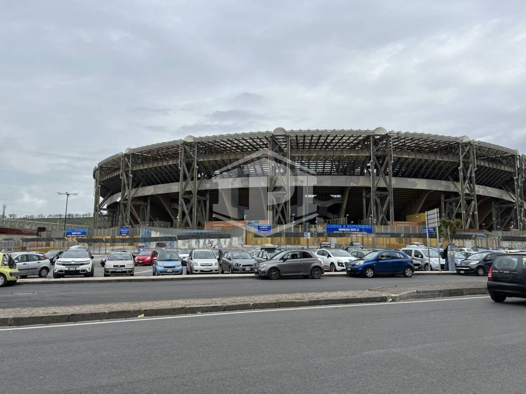 negozio in affitto a Napoli in zona Fuorigrotta