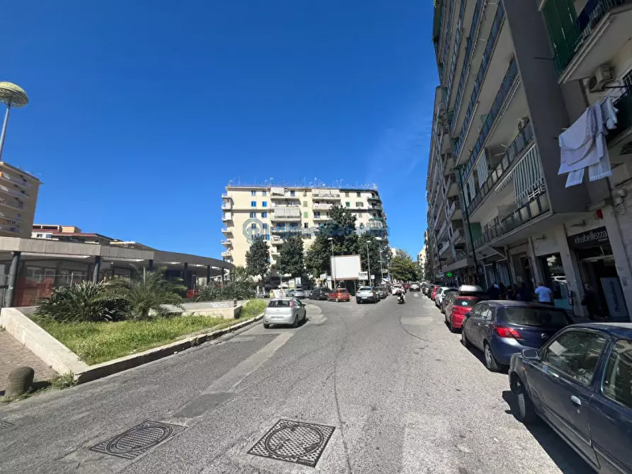 locale commerciale in affitto a Napoli in zona Fuorigrotta