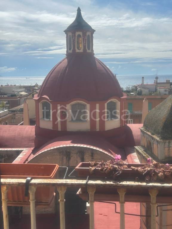 appartamento in affitto a Napoli in zona Chiaia