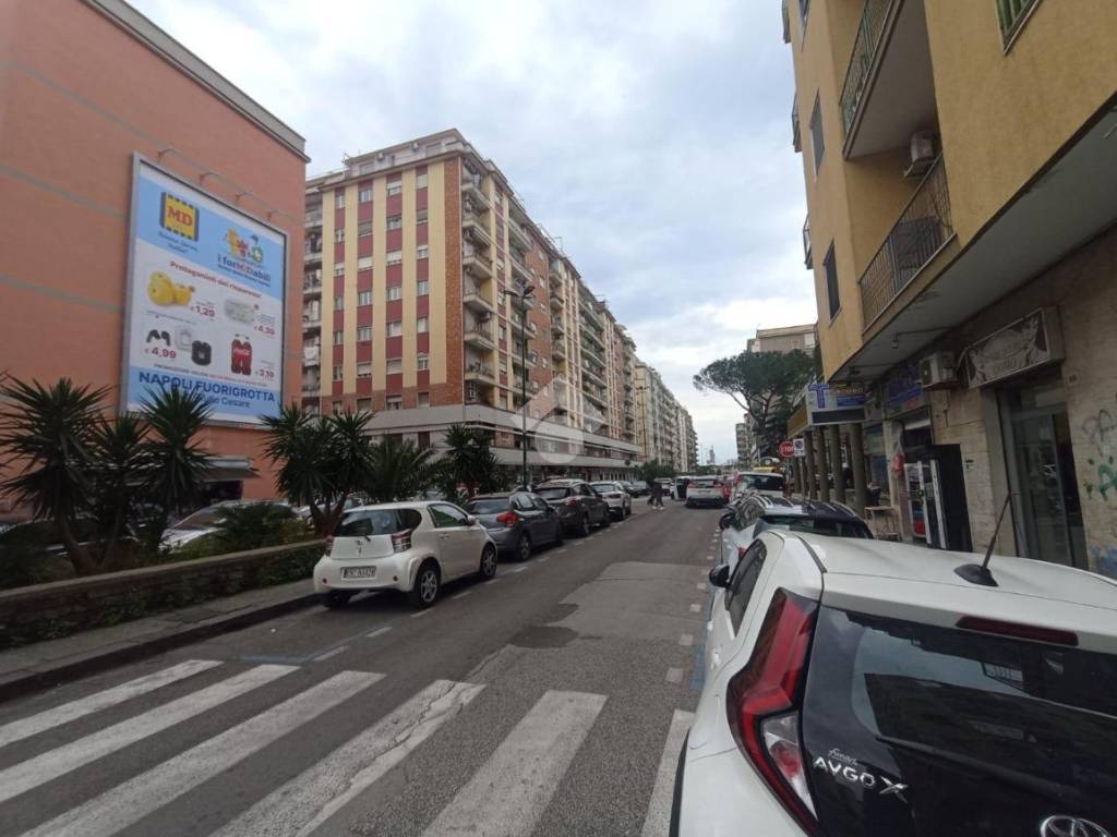negozio in affitto a Napoli in zona Fuorigrotta