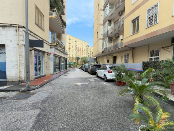 locale commerciale in affitto a Napoli in zona Arenella
