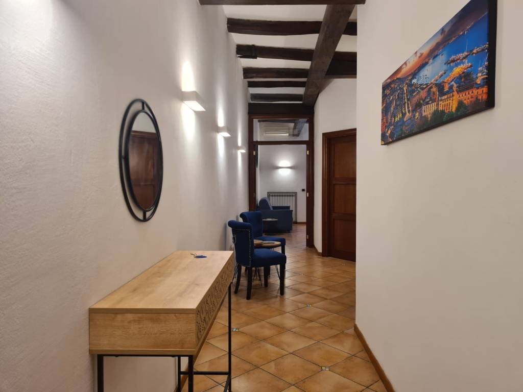 appartamento in affitto a Napoli in zona Chiaia