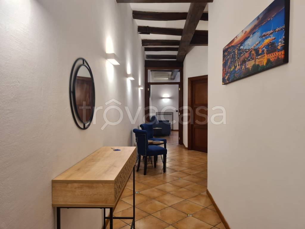 appartamento in affitto a Napoli in zona Chiaia