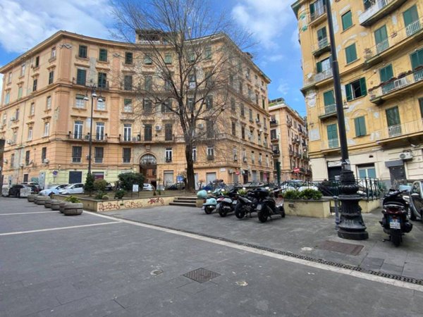 negozio in affitto a Napoli in zona San Ferdinando
