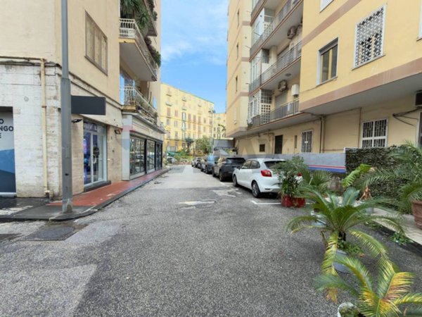 negozio in affitto a Napoli in zona Vomero