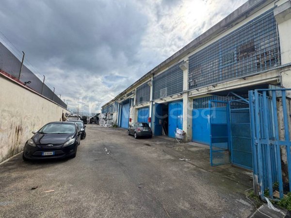 locale commerciale in affitto a Napoli in zona Zona Industriale-Ferrovia