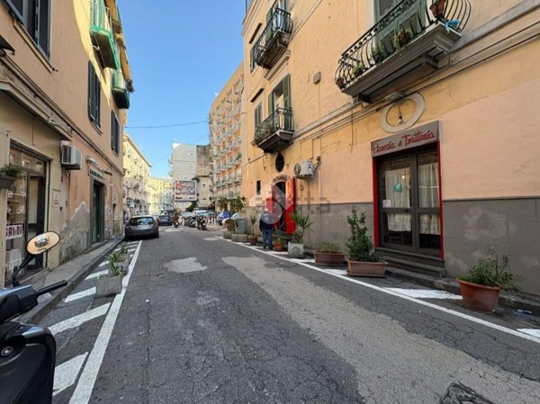 locale commerciale in affitto a Napoli in zona Vomero