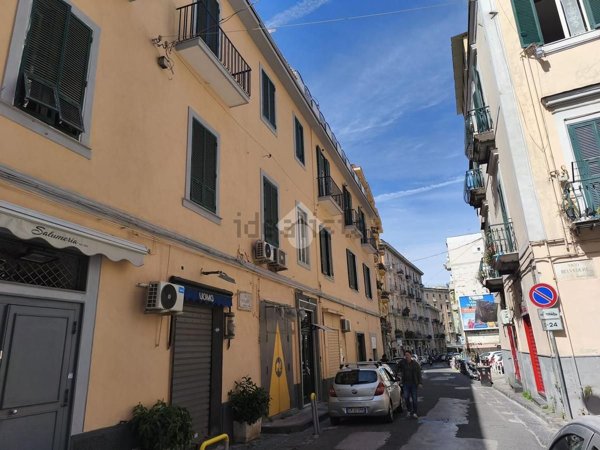 locale commerciale in affitto a Napoli in zona Vomero