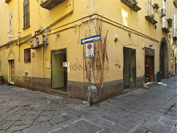 locale commerciale in affitto a Napoli in zona Chiaia