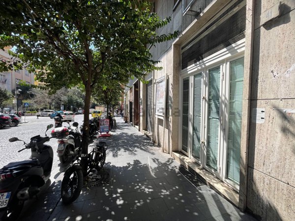 locale commerciale in affitto a Napoli in zona Chiaia