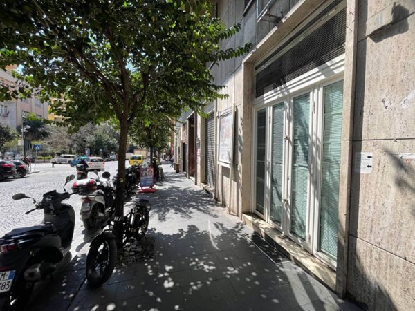 negozio in affitto a Napoli in zona Chiaia