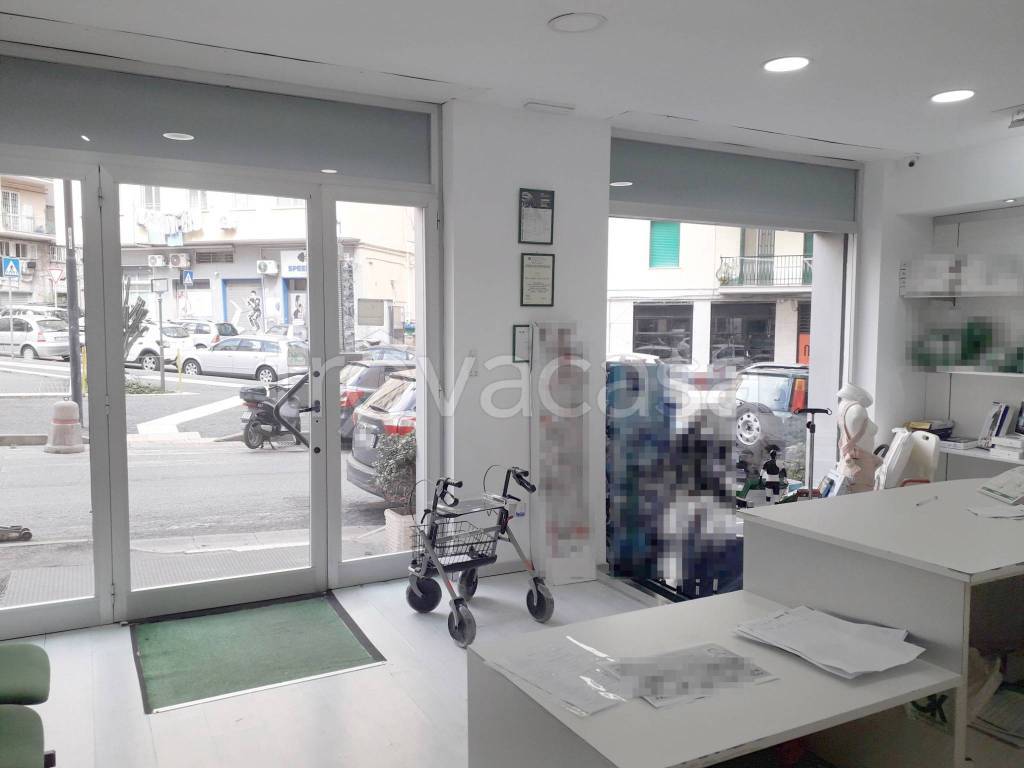 negozio in affitto a Napoli in zona Arenella