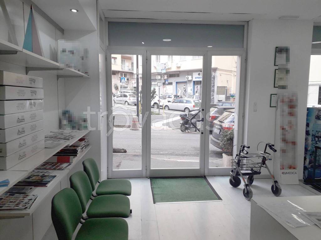 negozio in affitto a Napoli in zona Arenella