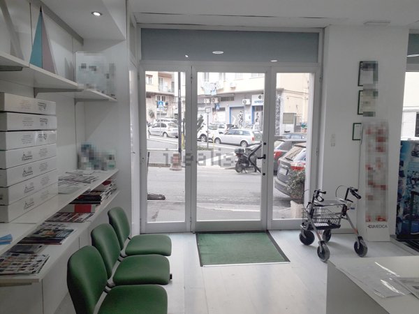 locale commerciale in affitto a Napoli in zona Arenella