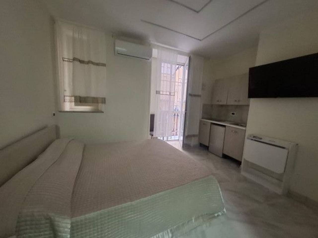 appartamento in affitto a Napoli in zona Chiaia