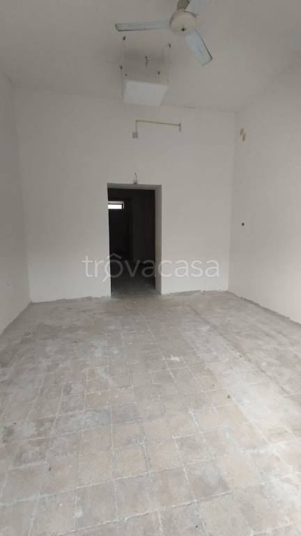 negozio in affitto a Napoli in zona Soccavo