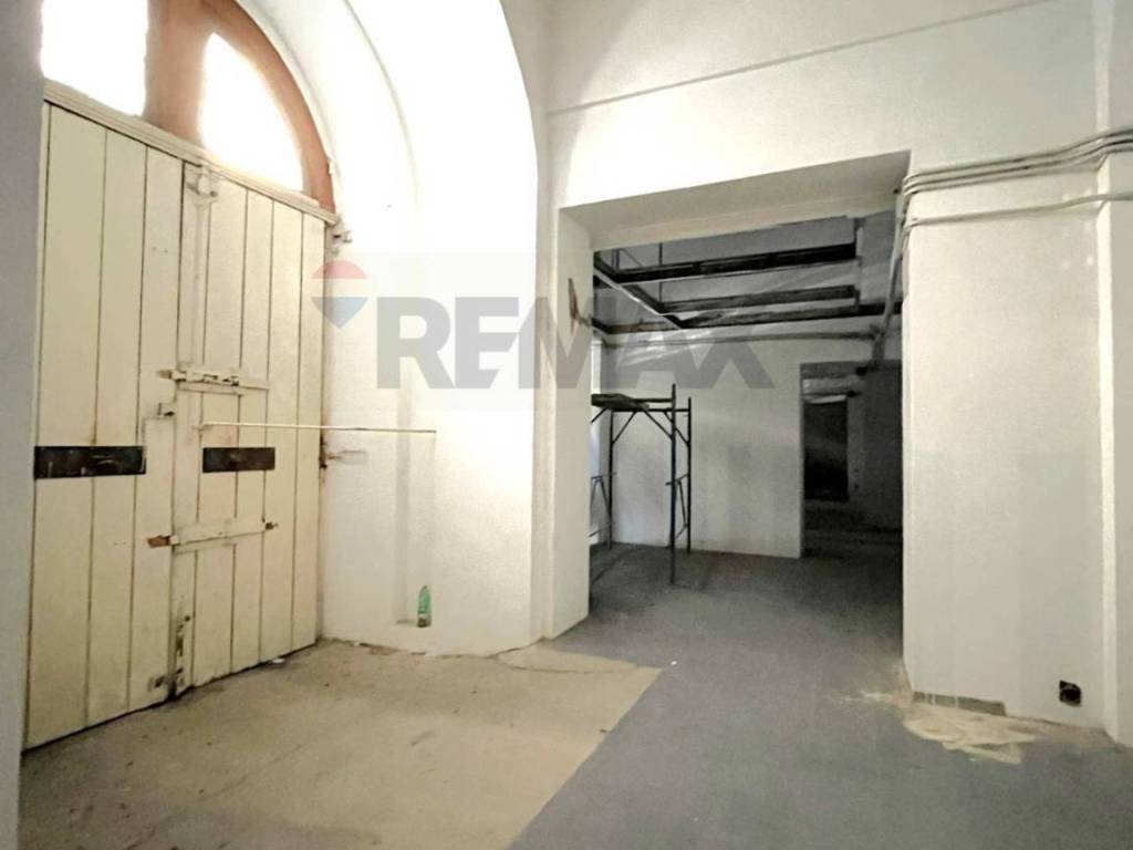 negozio in affitto a Napoli