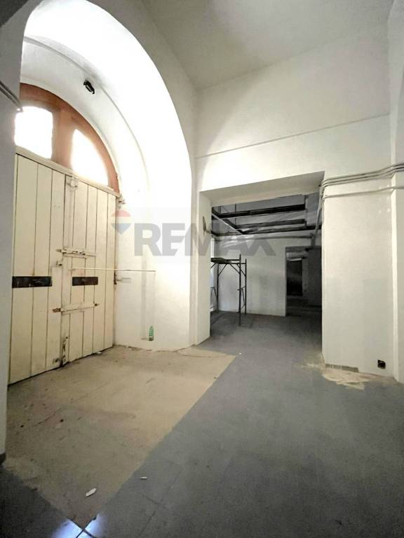 negozio in affitto a Napoli