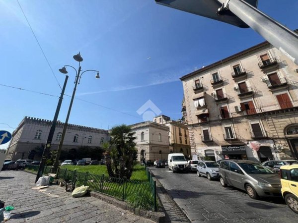 negozio in affitto a Napoli
