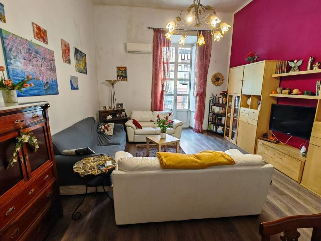 appartamento in affitto a Napoli in zona Chiaia