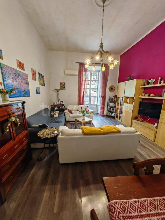 appartamento in affitto a Napoli in zona Chiaia