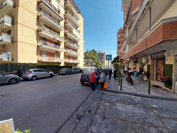 negozio in affitto a Napoli in zona Capodimonte / Colli Aminei
