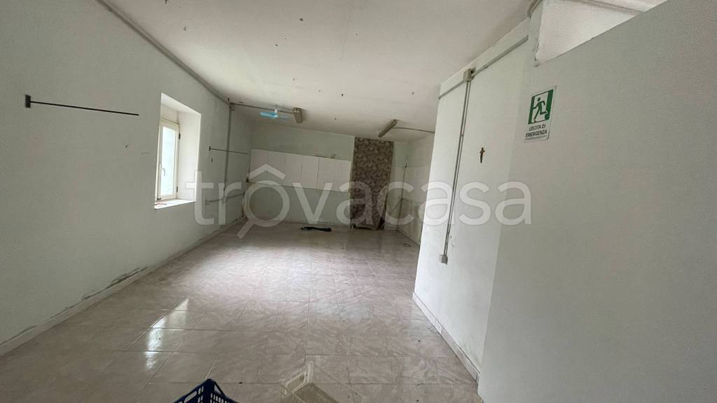 negozio in affitto a Napoli in zona Chiaiano