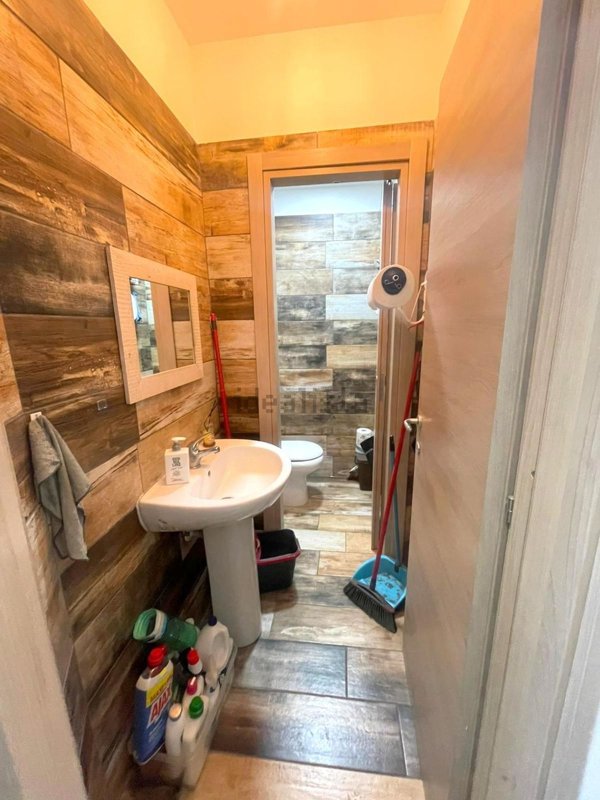 locale commerciale in affitto a Napoli in zona Capodimonte / Colli Aminei