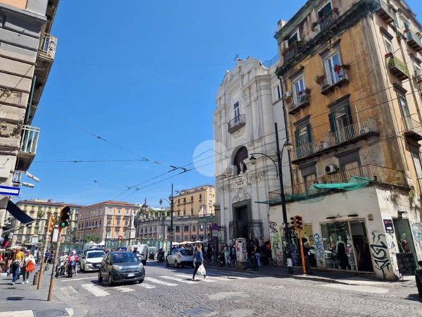 negozio in affitto a Napoli