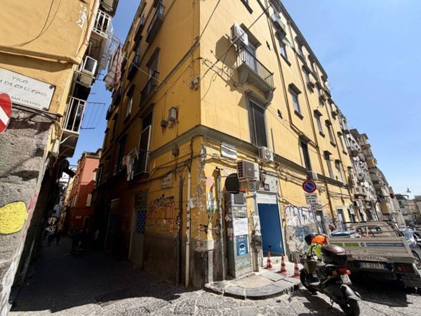 negozio in affitto a Napoli