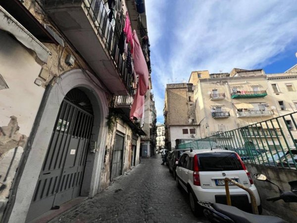 locale commerciale in affitto a Napoli