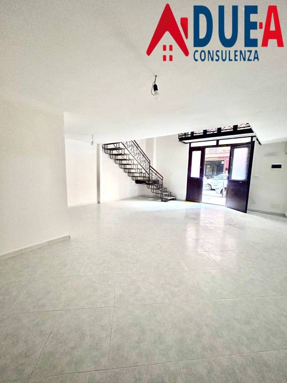 negozio in affitto a Napoli in zona Pianura