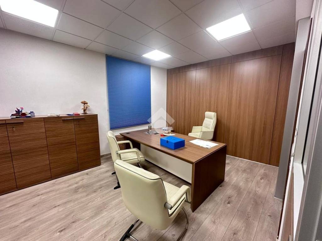 ufficio in affitto a Napoli in zona Secondigliano