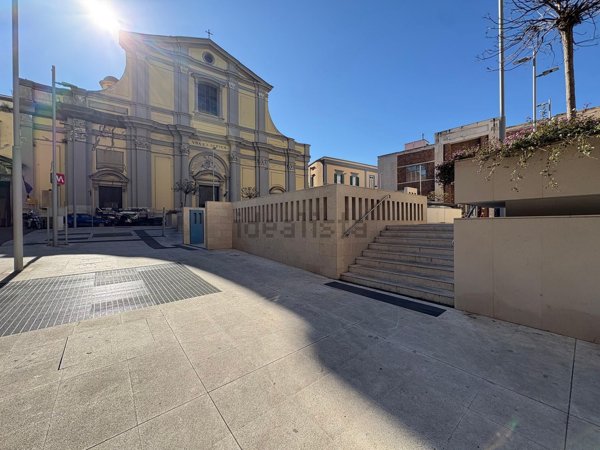 negozio in affitto a Napoli in zona San Ferdinando