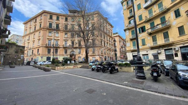 negozio in affitto a Napoli in zona San Ferdinando